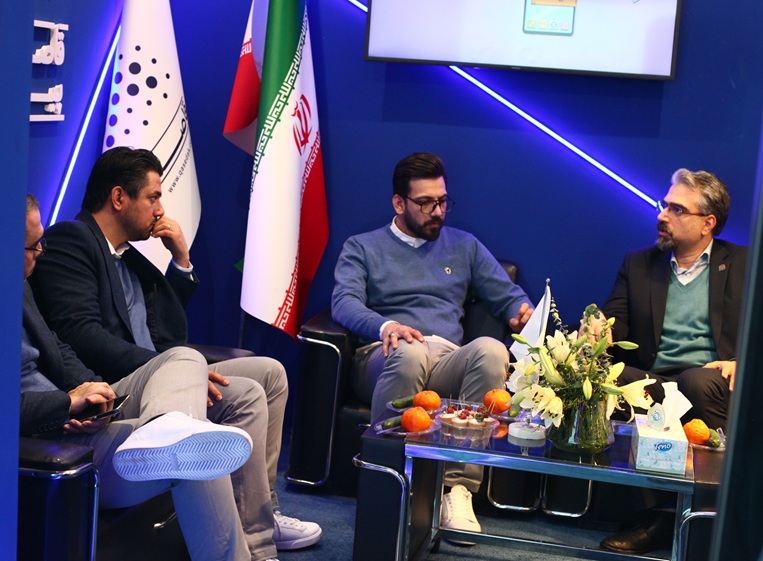 تجمیع پیام‌رسان‌ها در بانکداری