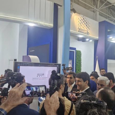 وزیر ارتباطات در اولین روز نمایشگاه الکامپ ۱۴۰۴ از غرفه قاصد هوشمند پیام ایرانیان بازدید کرد و با جدیدترین خدمات و زیرساخت‌های اپراتور ملی پیام‌رسانی آشنا شد.